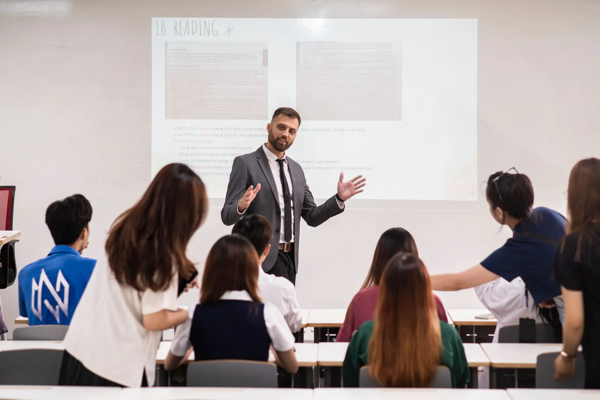 Chương trình tạo cơ hội cho người học nhận bằng cấp từ các đại học hàng đầu thế giới và có thêm trải nghiệm với tư cách một công dân toàn cầu.
