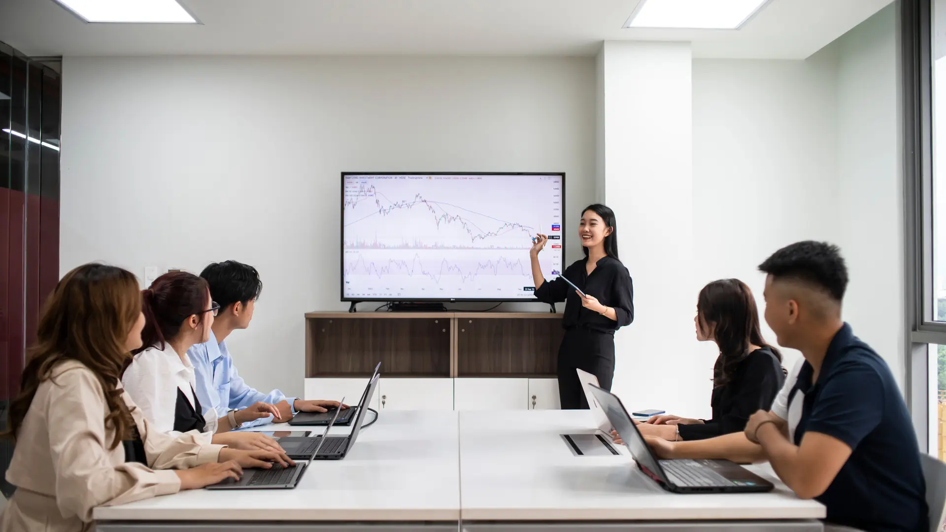 Chương trình đào tạo nâng cao, cung cấp tài nguyên học thuật và nghiên cứu phong phú để giúp người học tìm tòi sâu hơn vào lĩnh vực mong muốn.